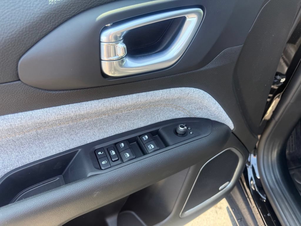 New 2026 Jeep Compass Latitude AWD/4WD image 13