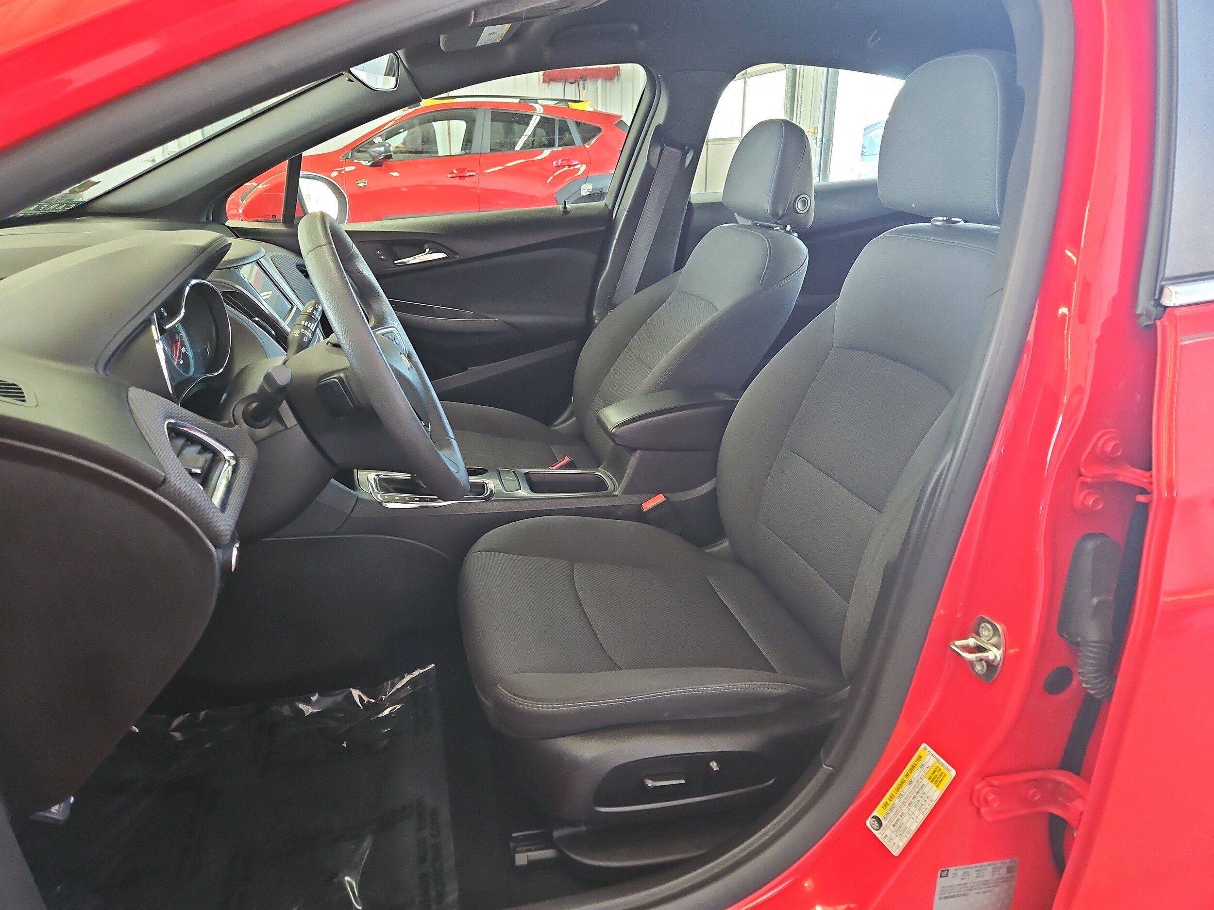 Used 2017 Chevrolet Cruze LT w/ Convenience Package FWD image 9