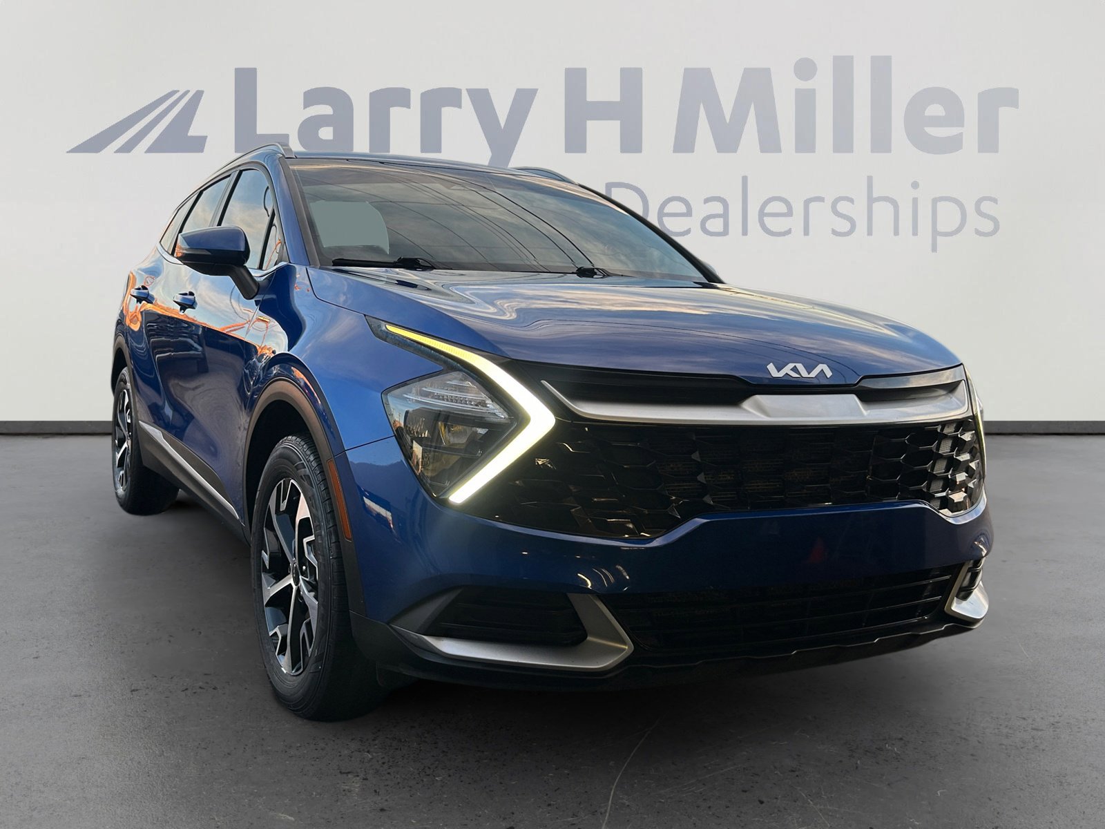 Used 2023 Kia Sportage EX image 8