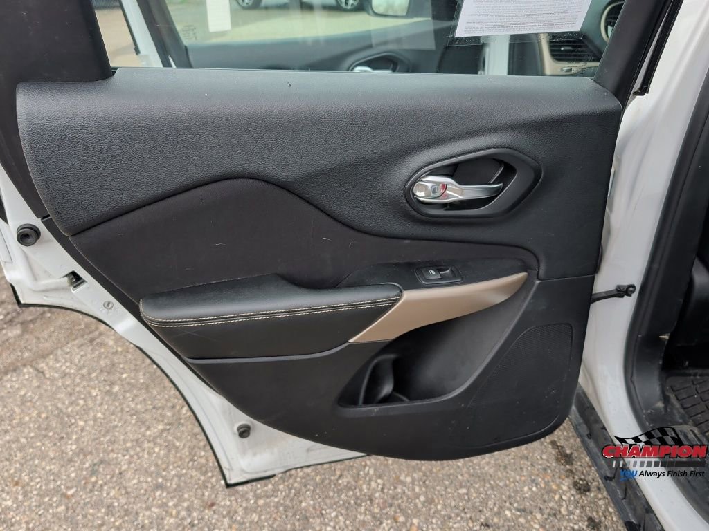 Used 2017 Jeep Cherokee Sport image 19