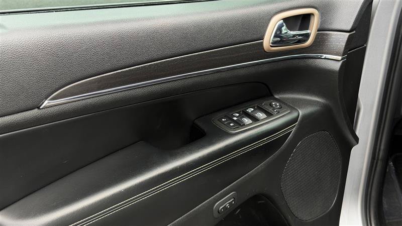 Used 2015 Jeep Grand Cherokee Limited AWD/4WD image 22