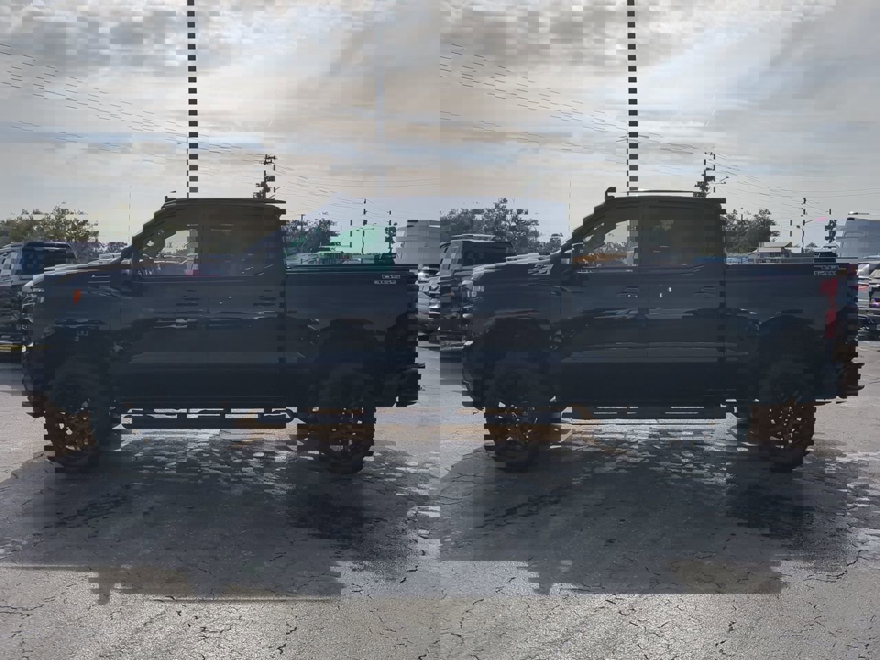 Used 2020 Chevrolet Silverado 1500 LT Trail Boss w/ Midnight Edition image 7