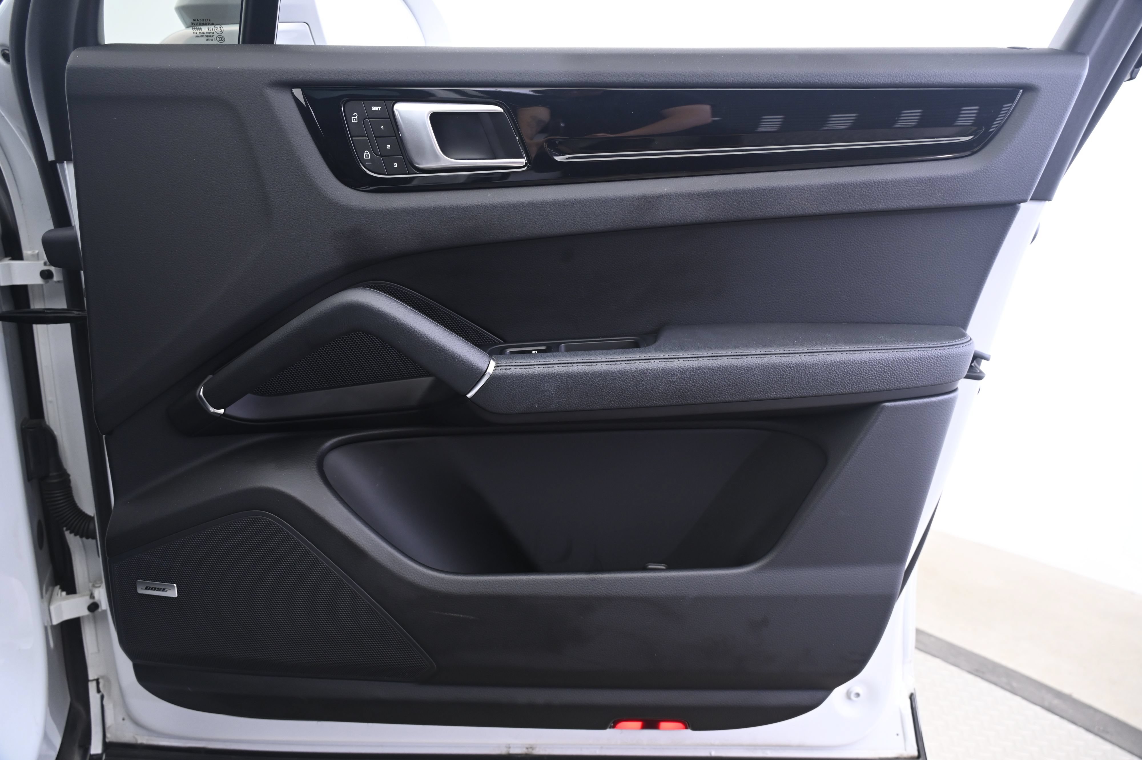 Certified 2023 Porsche Cayenne AWD/4WD image 20