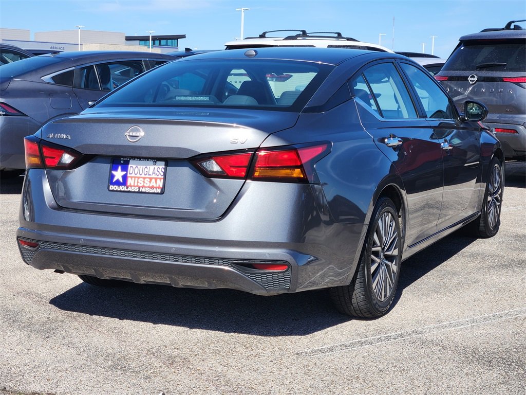 Used 2024 Nissan Altima 2.5 SV image 3