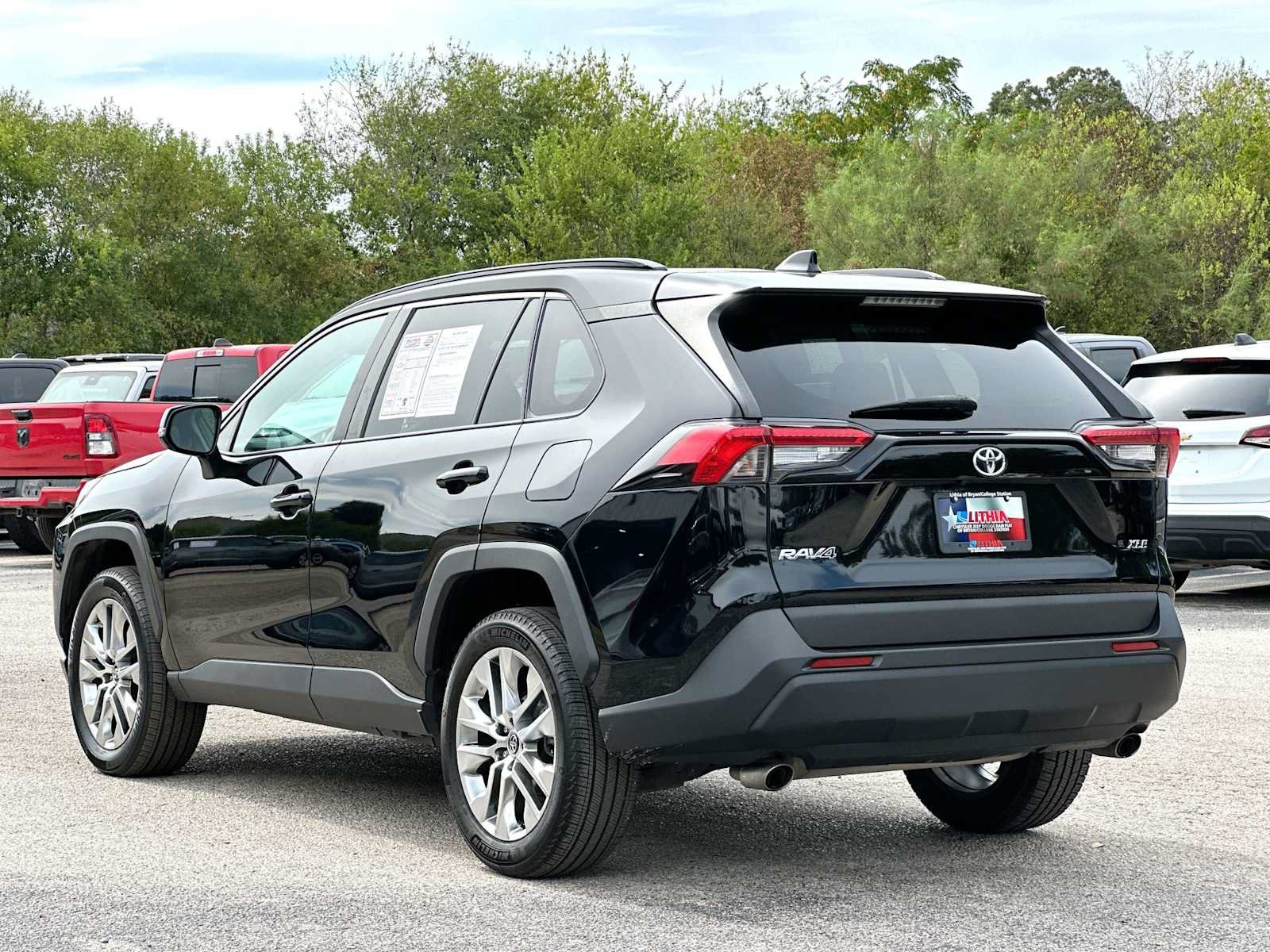 Used 2020 Toyota RAV4 XLE Premium FWD image 13