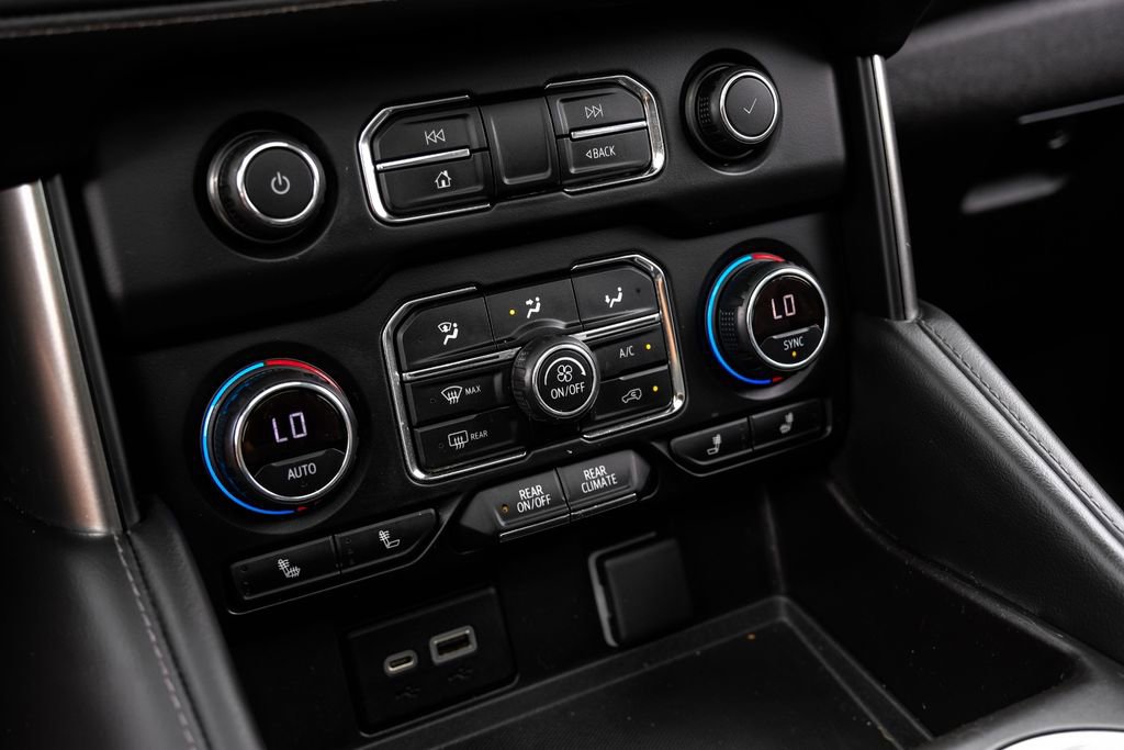 Used 2021 Chevrolet Suburban LT image 25