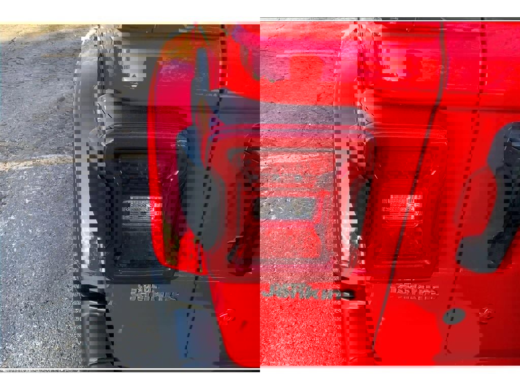 Used 2019 Jeep Wrangler Unlimited Sahara image 30