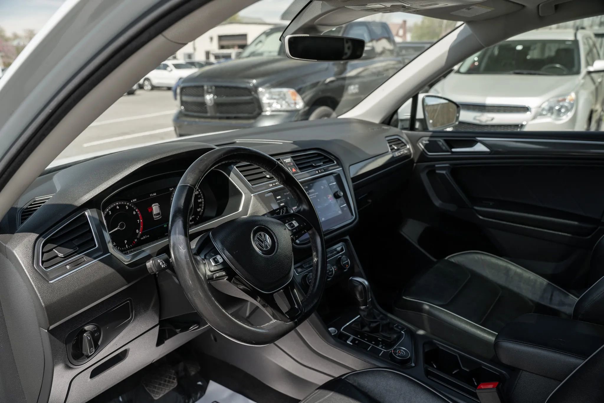 Used 2019 Volkswagen Tiguan SEL Premium AWD/4WD image 6