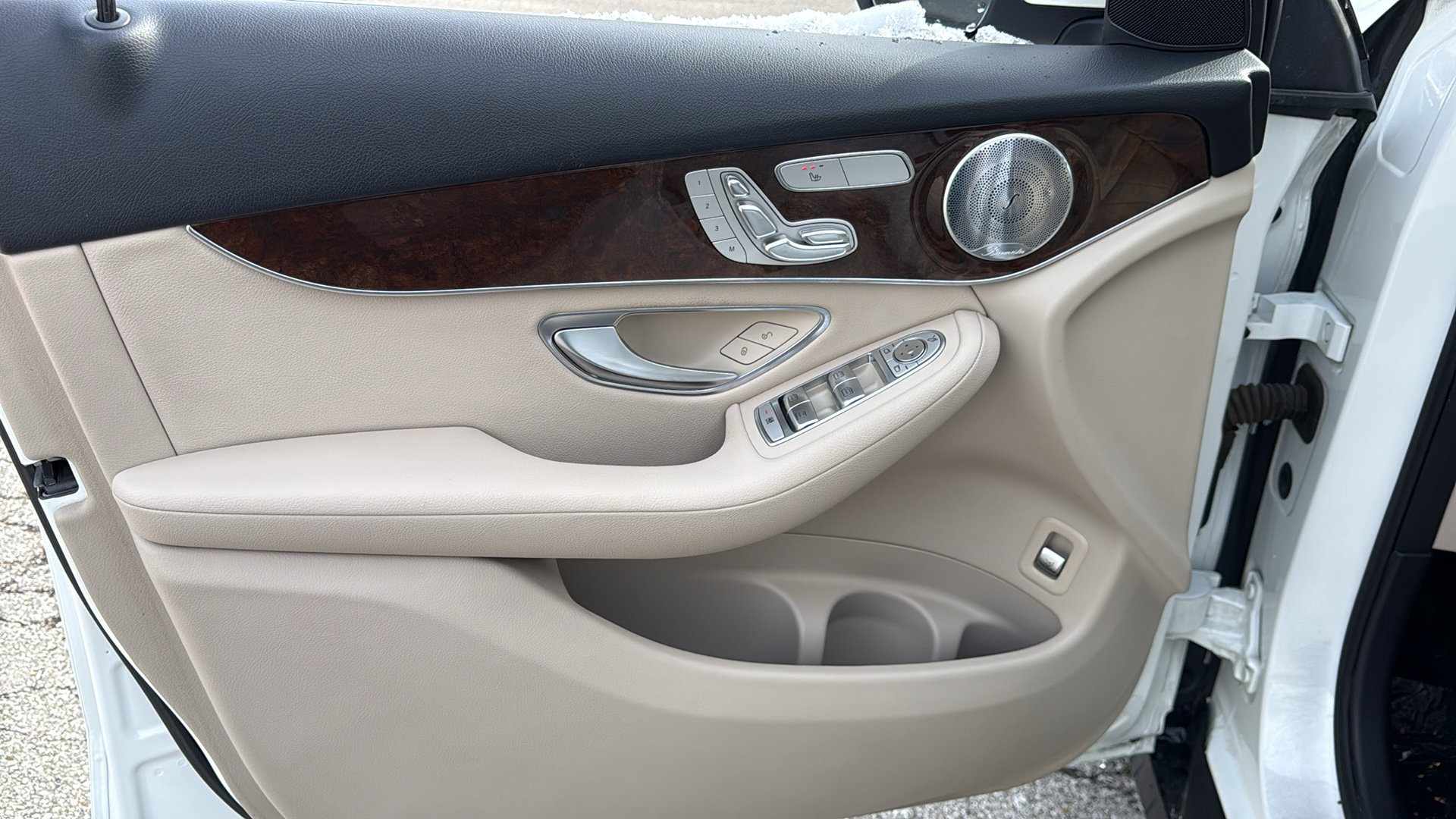 Used 2017 Mercedes-Benz GLC 300 4MATIC image 10