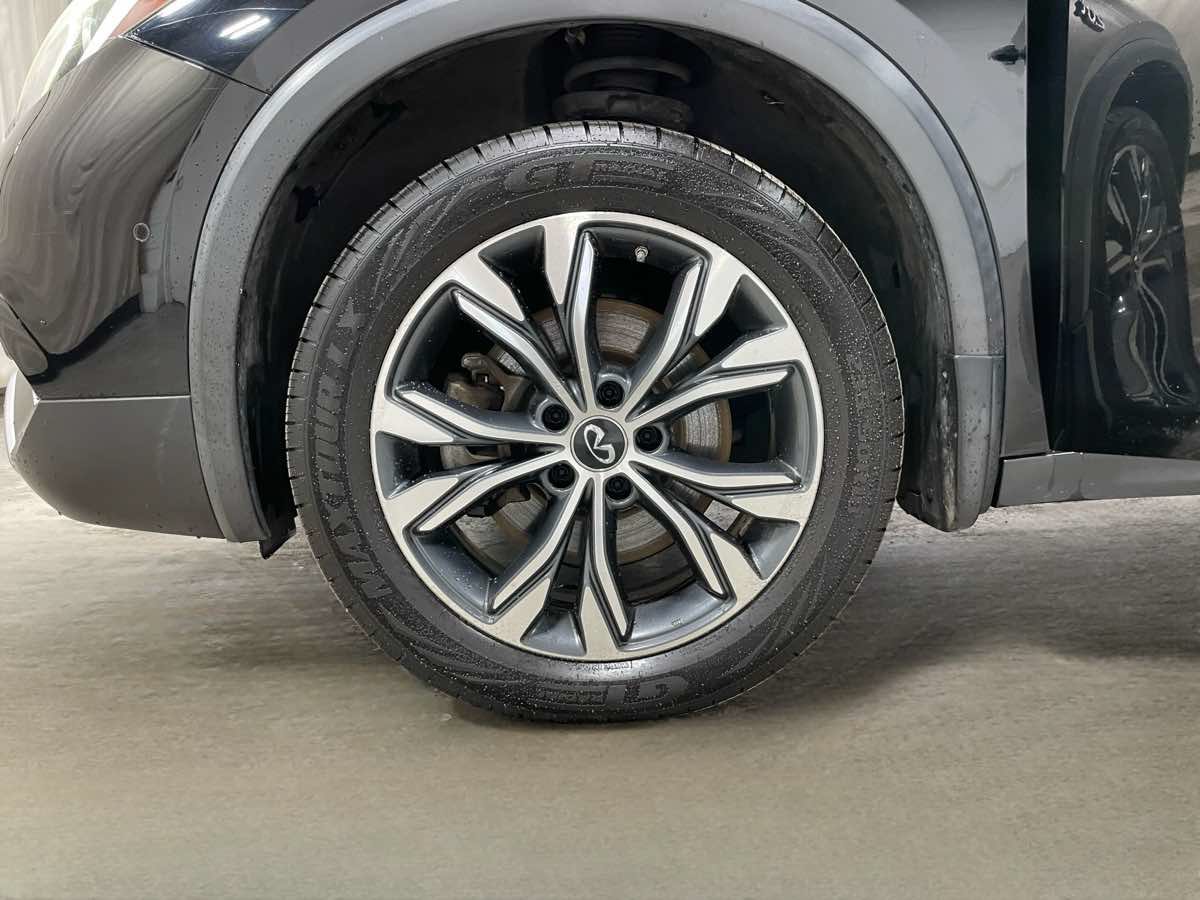 Used 2018 INFINITI QX30 AWD w/ Cargo Package image 7
