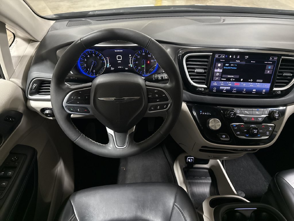 Used 2023 Chrysler Pacifica Touring-L FWD image 11