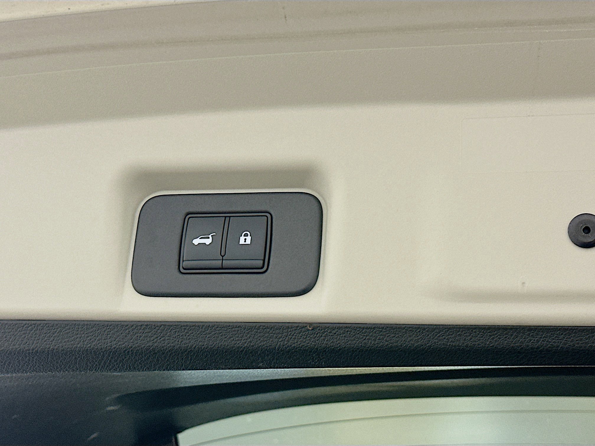 Used 2023 Nissan Ariya AWD image 32