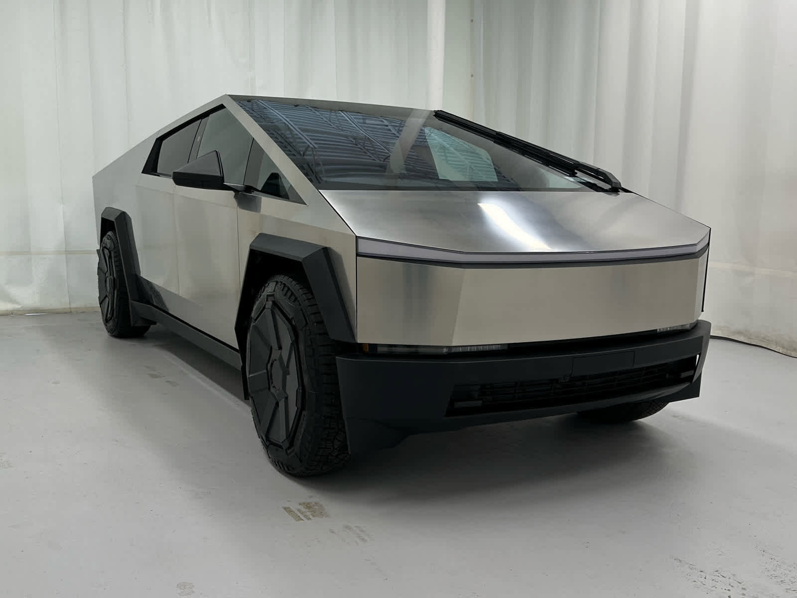 Used 2024 Tesla Cybertruck AWD Crew Cab image 2