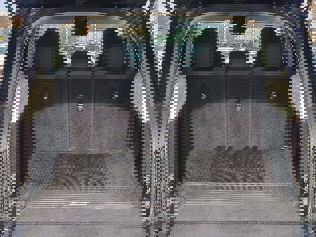 Certified 2024 Land Rover Range Rover SE image 35