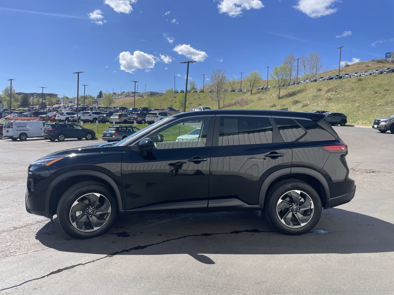 Used 2025 Nissan Rogue SV AWD/4WD image 4