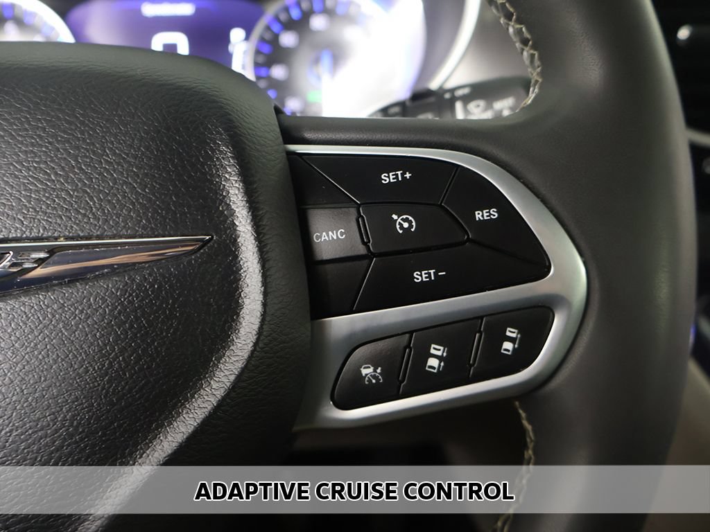 Used 2024 Chrysler Pacifica Touring-L FWD image 3