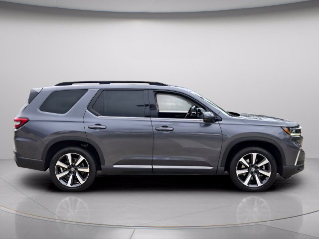 Used 2025 Honda Pilot Touring image 7
