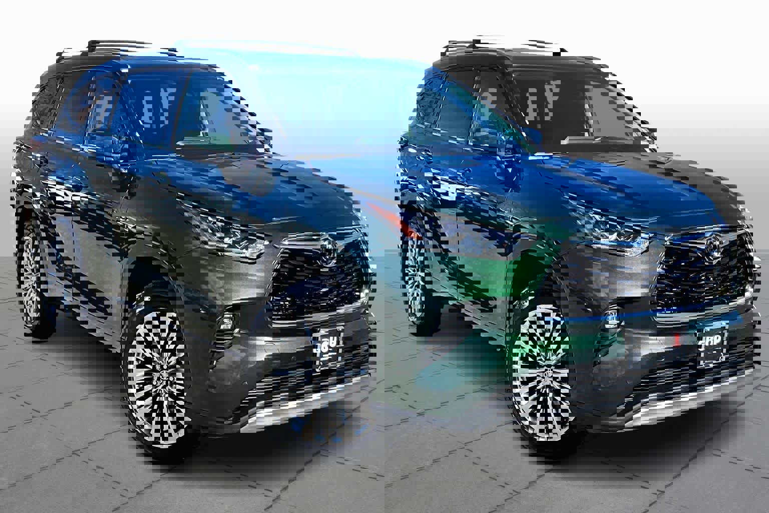 Certified 2025 Toyota Highlander Platinum image 3