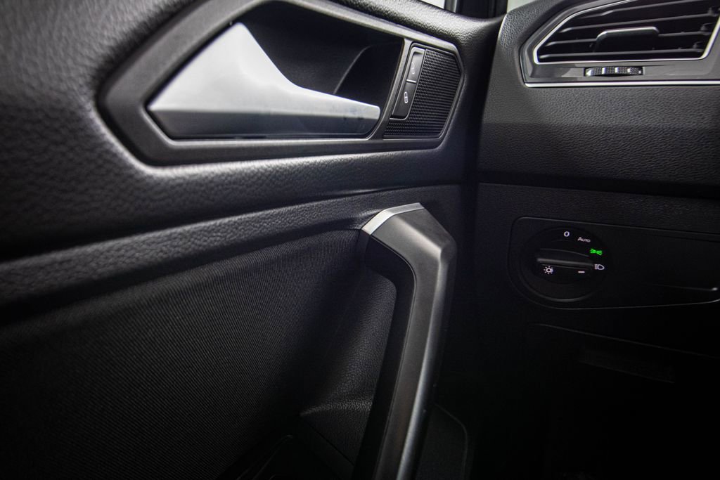 Used 2021 Volkswagen Tiguan S image 30