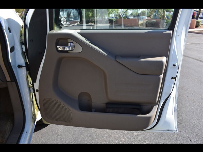 Used 2016 Nissan Frontier SV RWD image 34