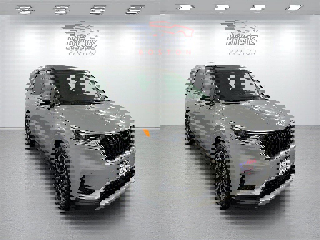 Used 2022 Kia Carnival EX image 3