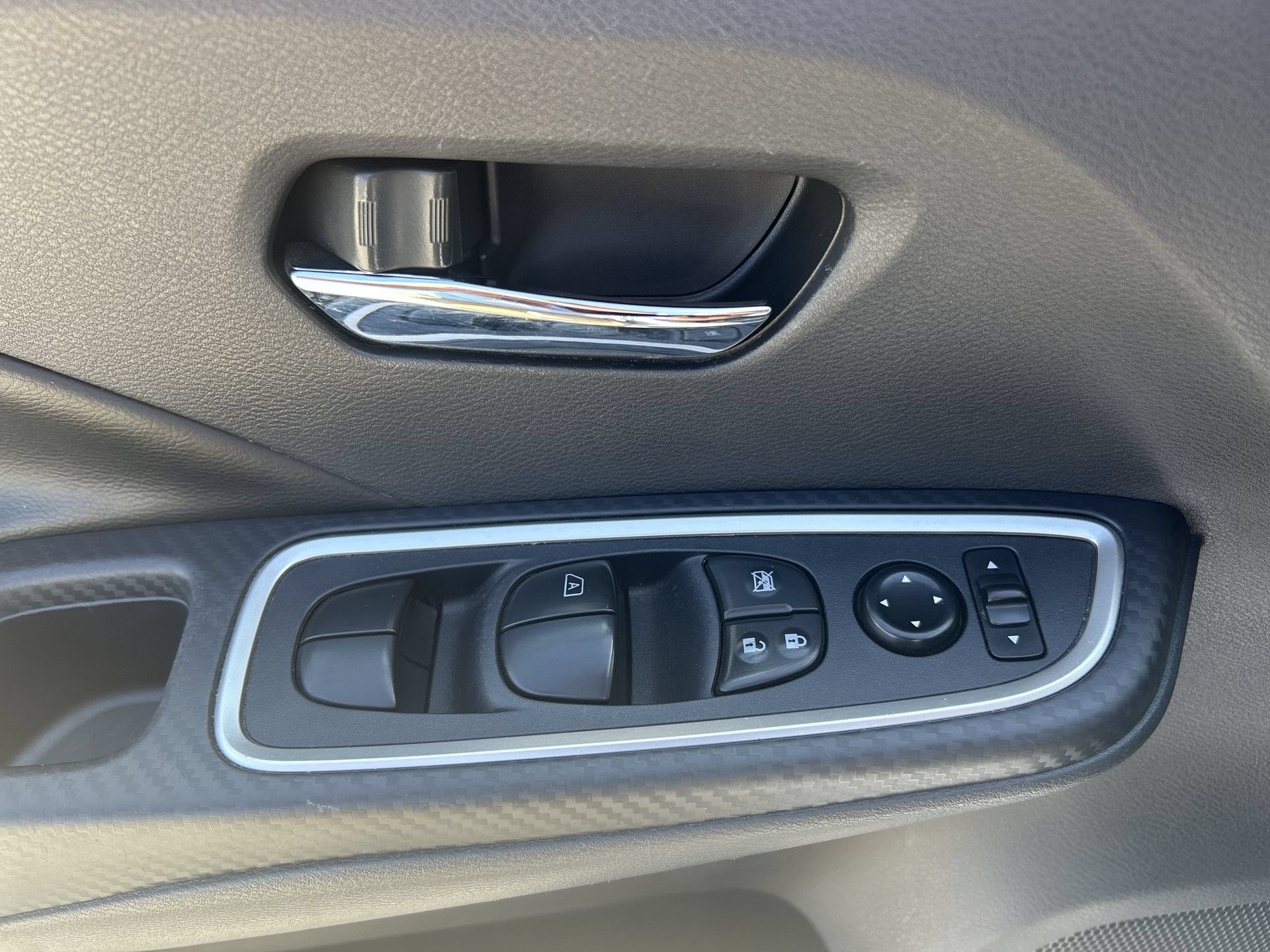 Used 2024 Nissan Versa SR w/ Trunk Package FWD image 15