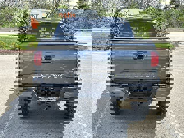 Used 2021 Toyota Tacoma TRD Off-Road w/ Technology Package image 4