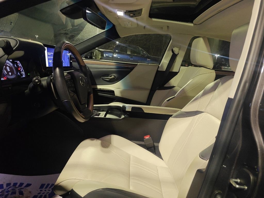 Used 2024 Lexus ES 300h 300h Luxury w/ Technology Package image 7