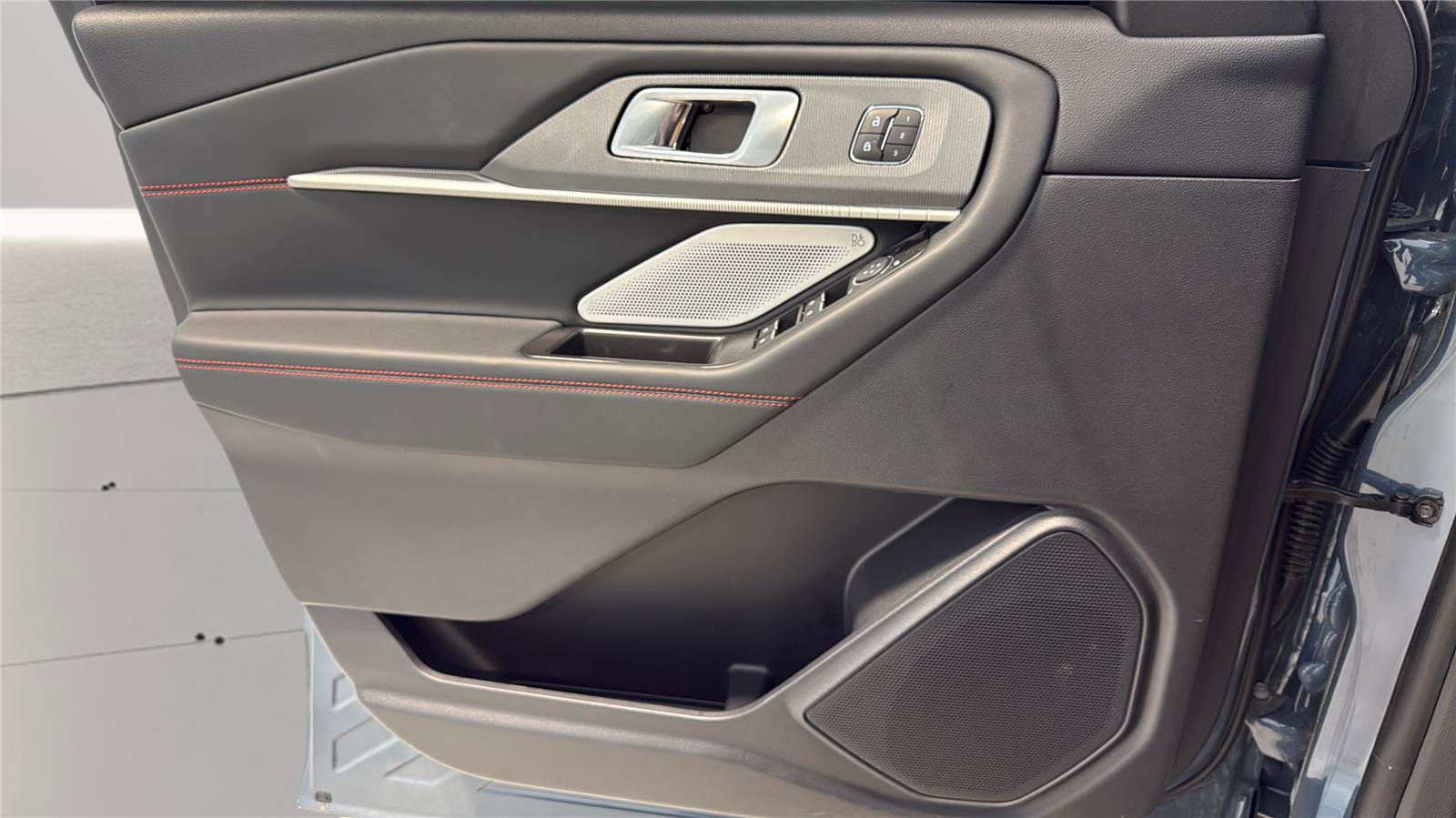 Used 2025 Ford Explorer ST w/ Sun And Sound Package image 20