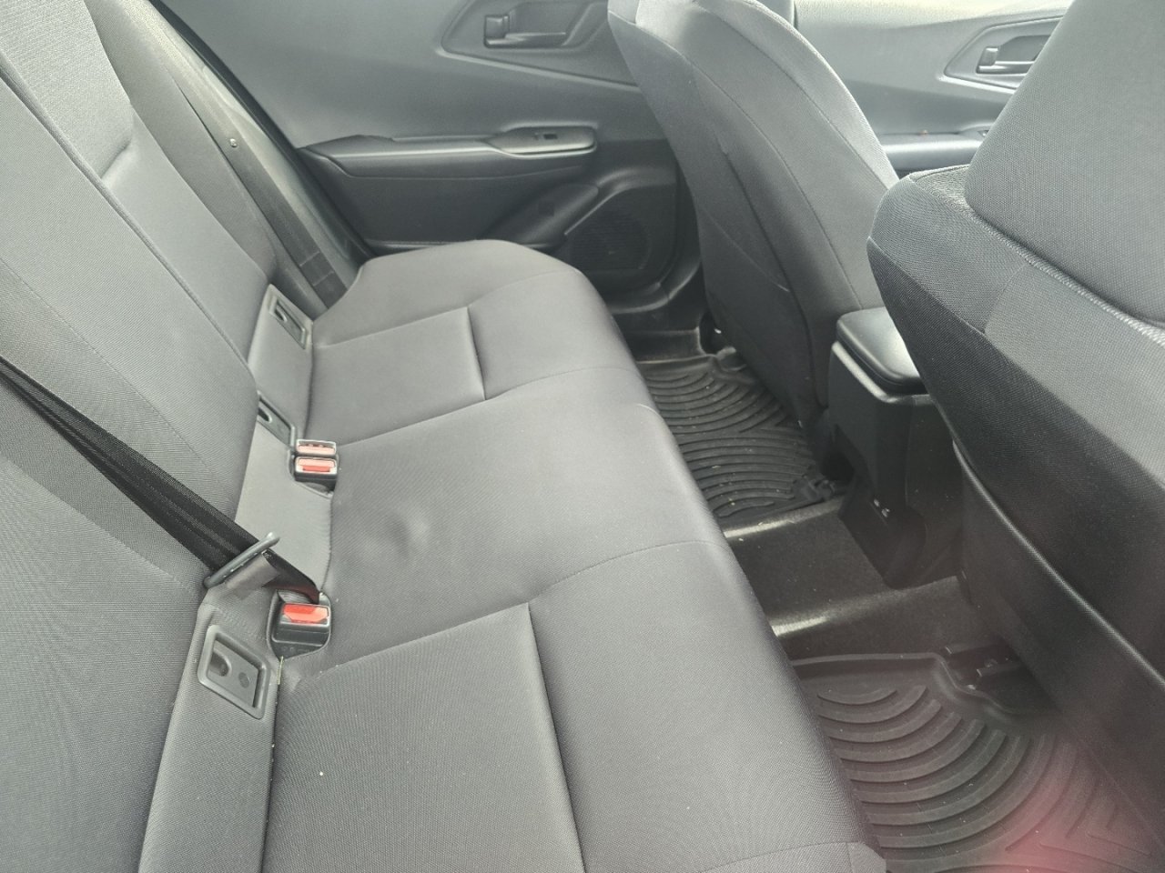 Used 2025 Toyota Prius LE FWD image 12