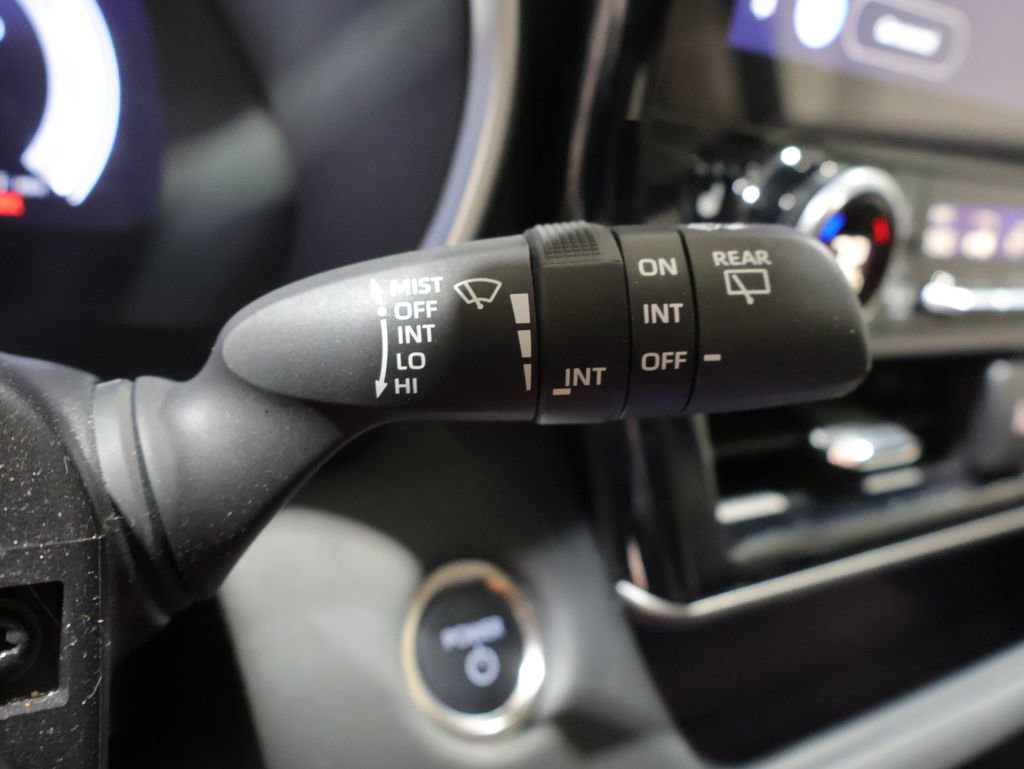 Used 2025 Toyota Highlander Limited AWD/4WD image 37