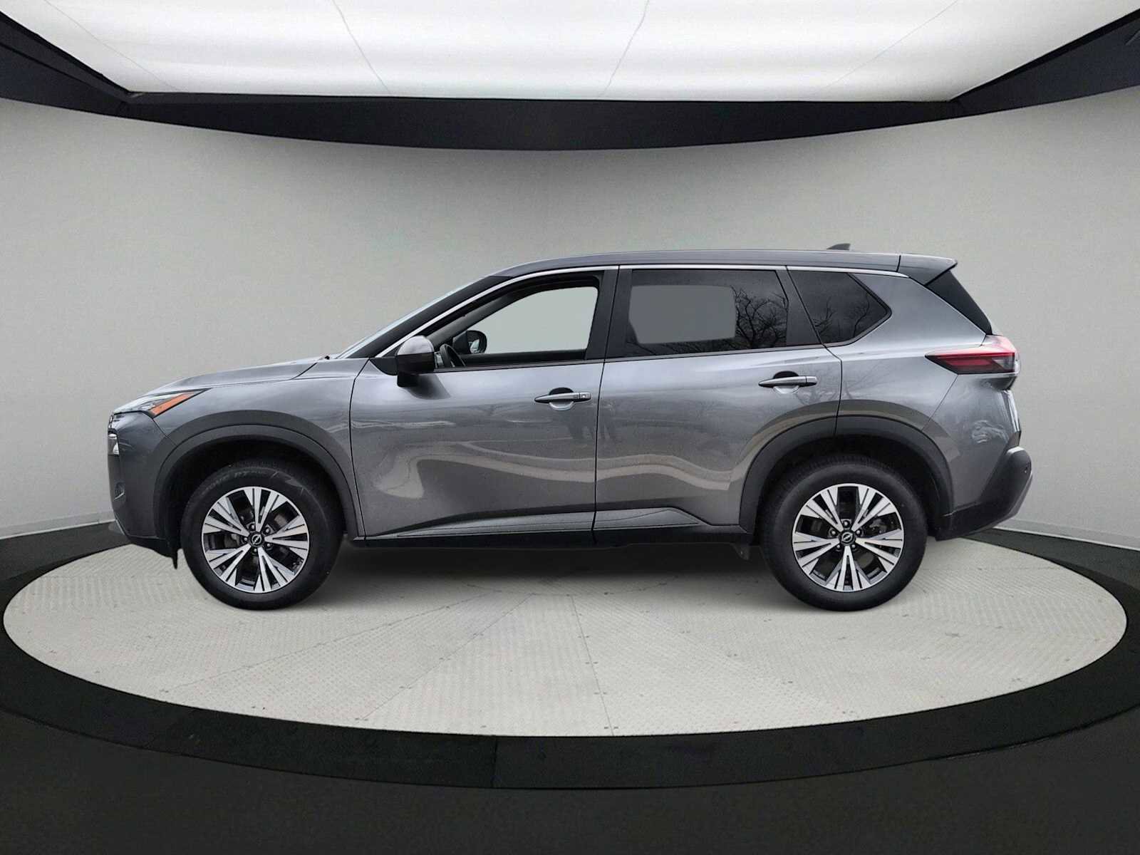 Used 2023 Nissan Rogue SV image 5