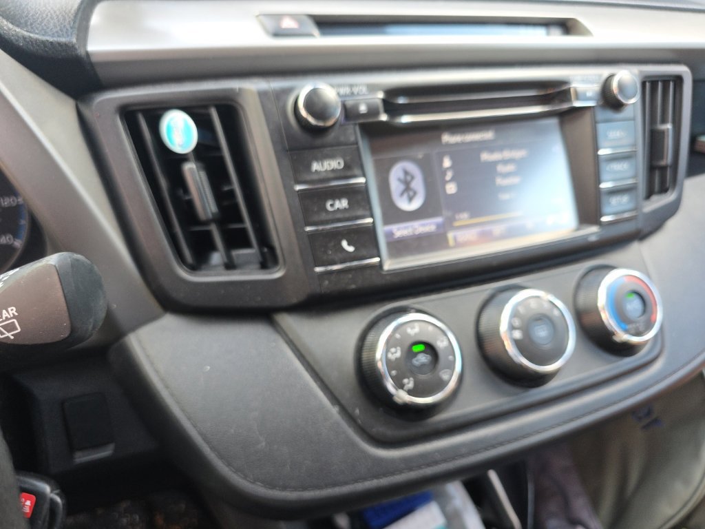 Used 2017 Toyota RAV4 LE FWD image 3