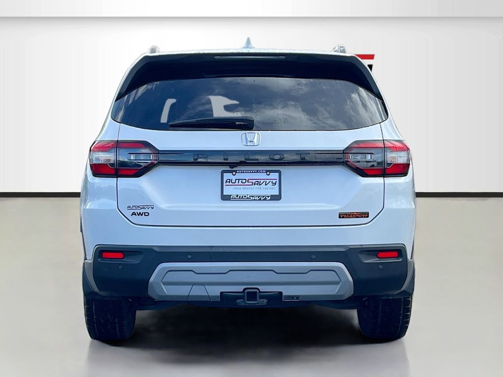 Used 2025 Honda Pilot TrailSport image 6