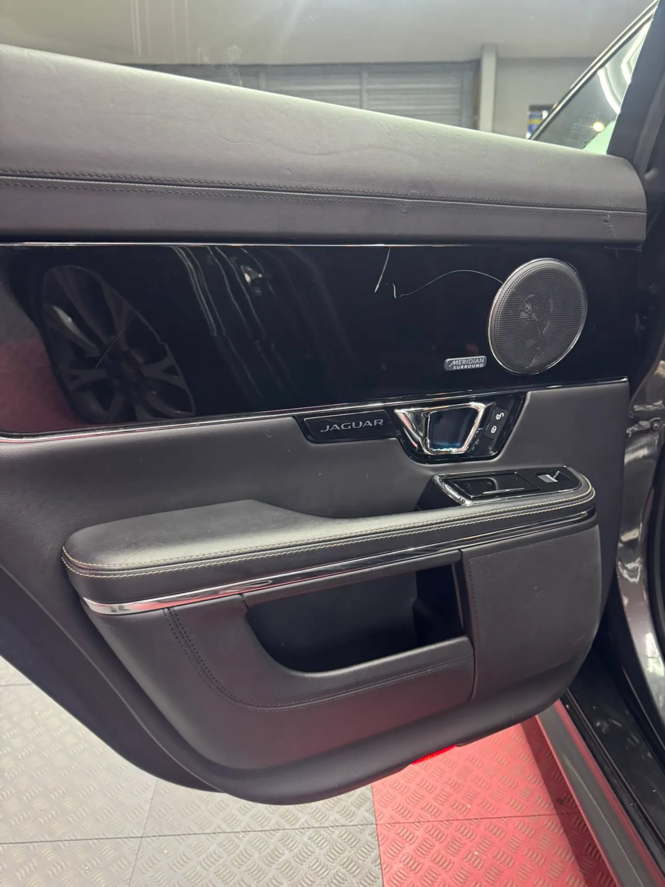 Used 2015 Jaguar XJ RWD image 27