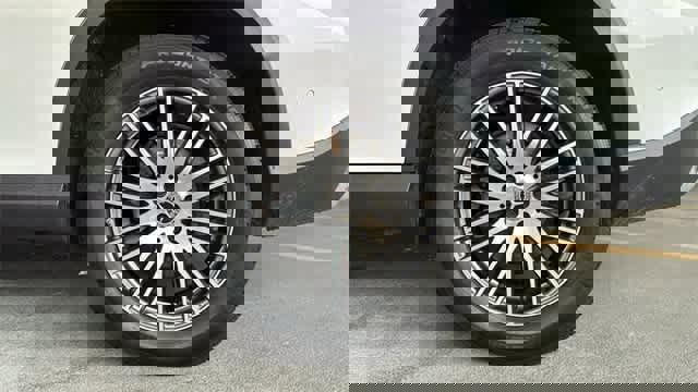 Used 2025 Mercedes-Benz GLC 300 4MATIC image 60