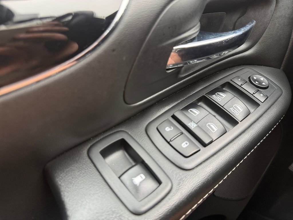 Used 2018 Dodge Grand Caravan SE FWD image 28