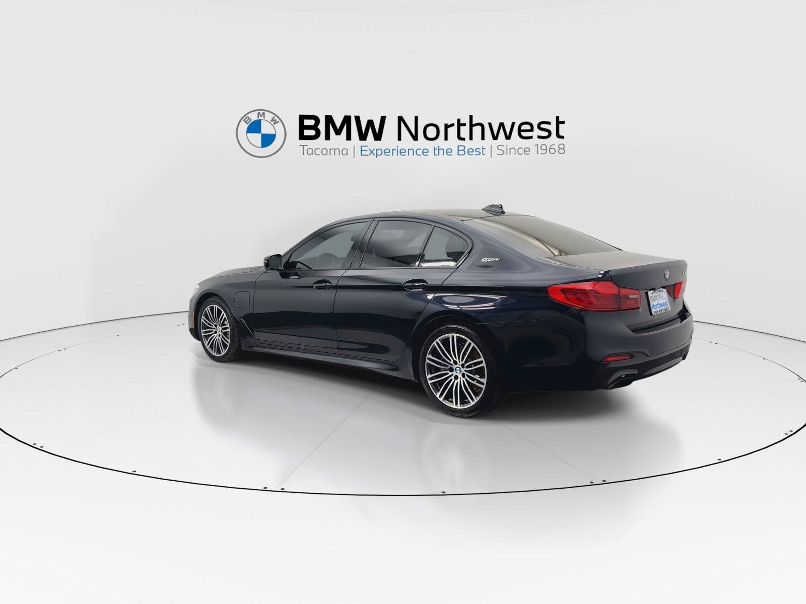 Used 2019 BMW 530e w/ M Sport Package RWD image 12
