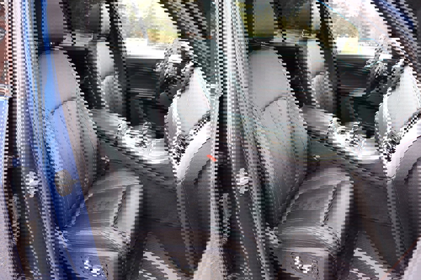 Used 2020 BMW X5 M50i w/ Premium Package image 20