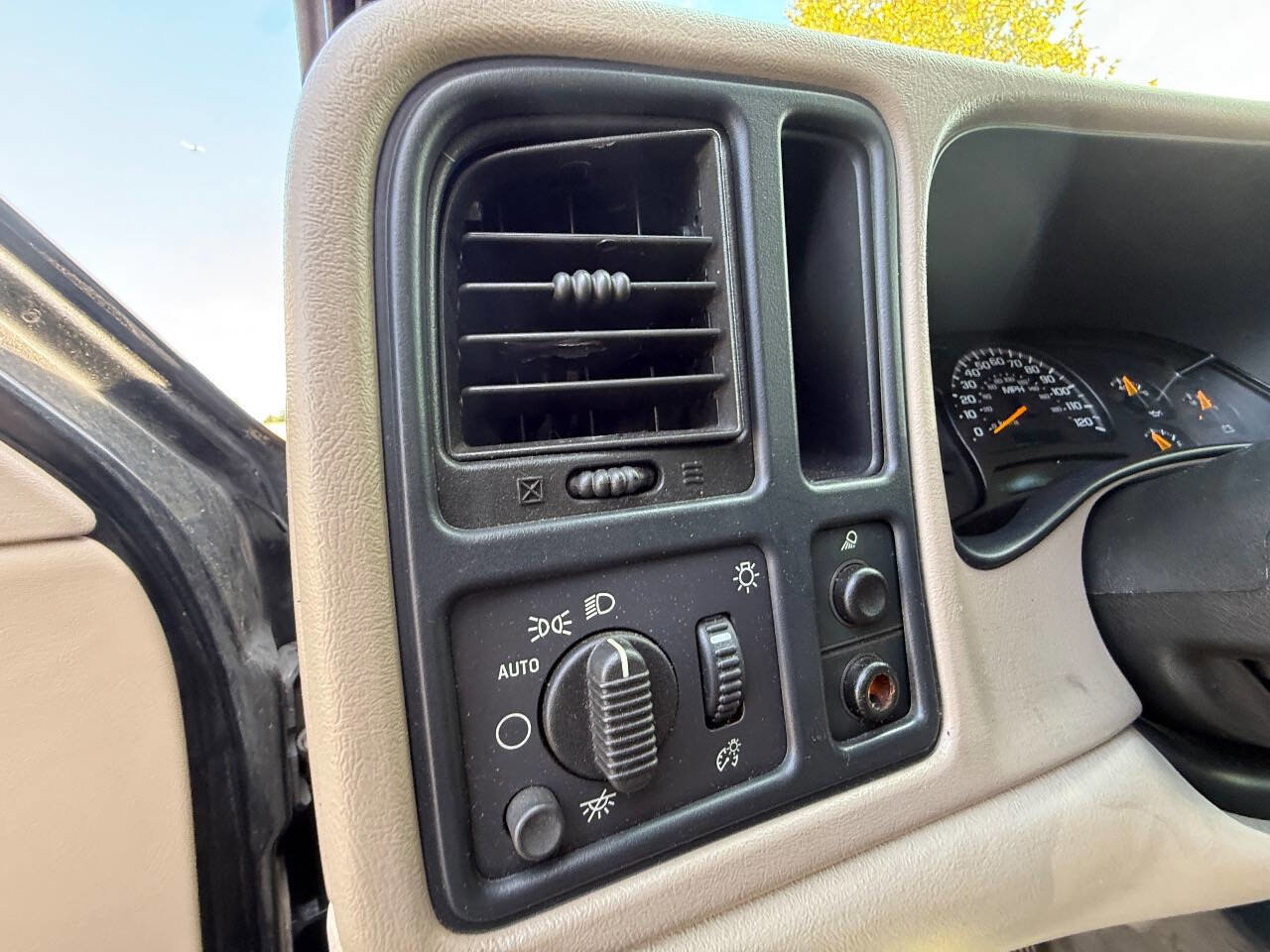 Used 2005 Chevrolet Avalanche LS w/ Chrome Exterior Package image 33