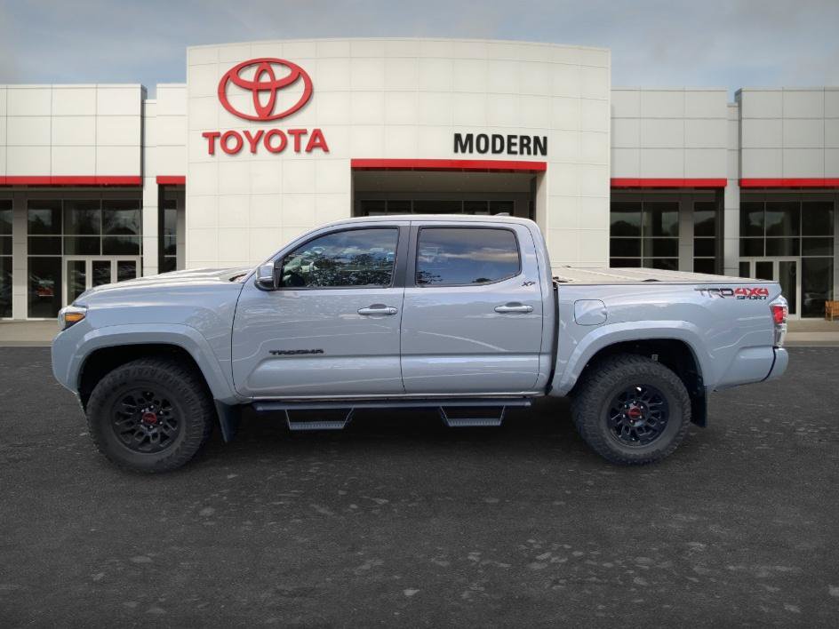 Used 2021 Toyota Tacoma TRD Sport w/ TRD Premium Sport Package AWD/4WD image 5