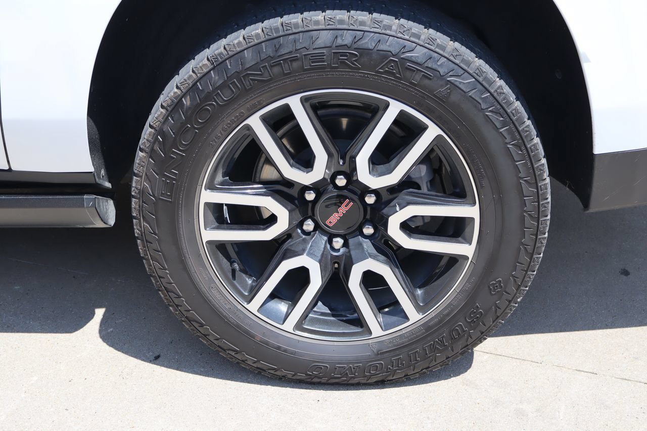 Used 2023 GMC Yukon XL AT4 w/ Technology Package AWD/4WD image 31