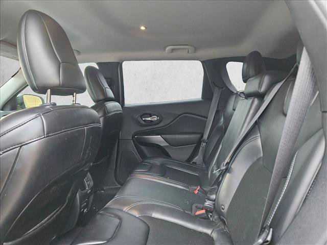 Used 2019 Jeep Cherokee Latitude Plus w/ Comfort/Convenience Group image 8