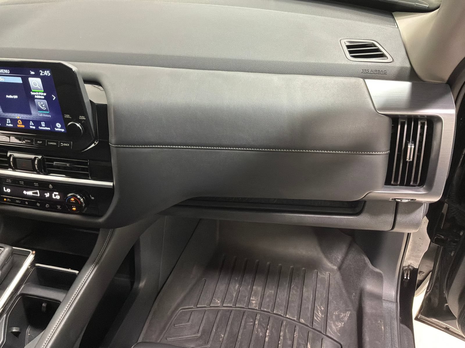 Used 2025 Nissan Pathfinder SL AWD/4WD image 16