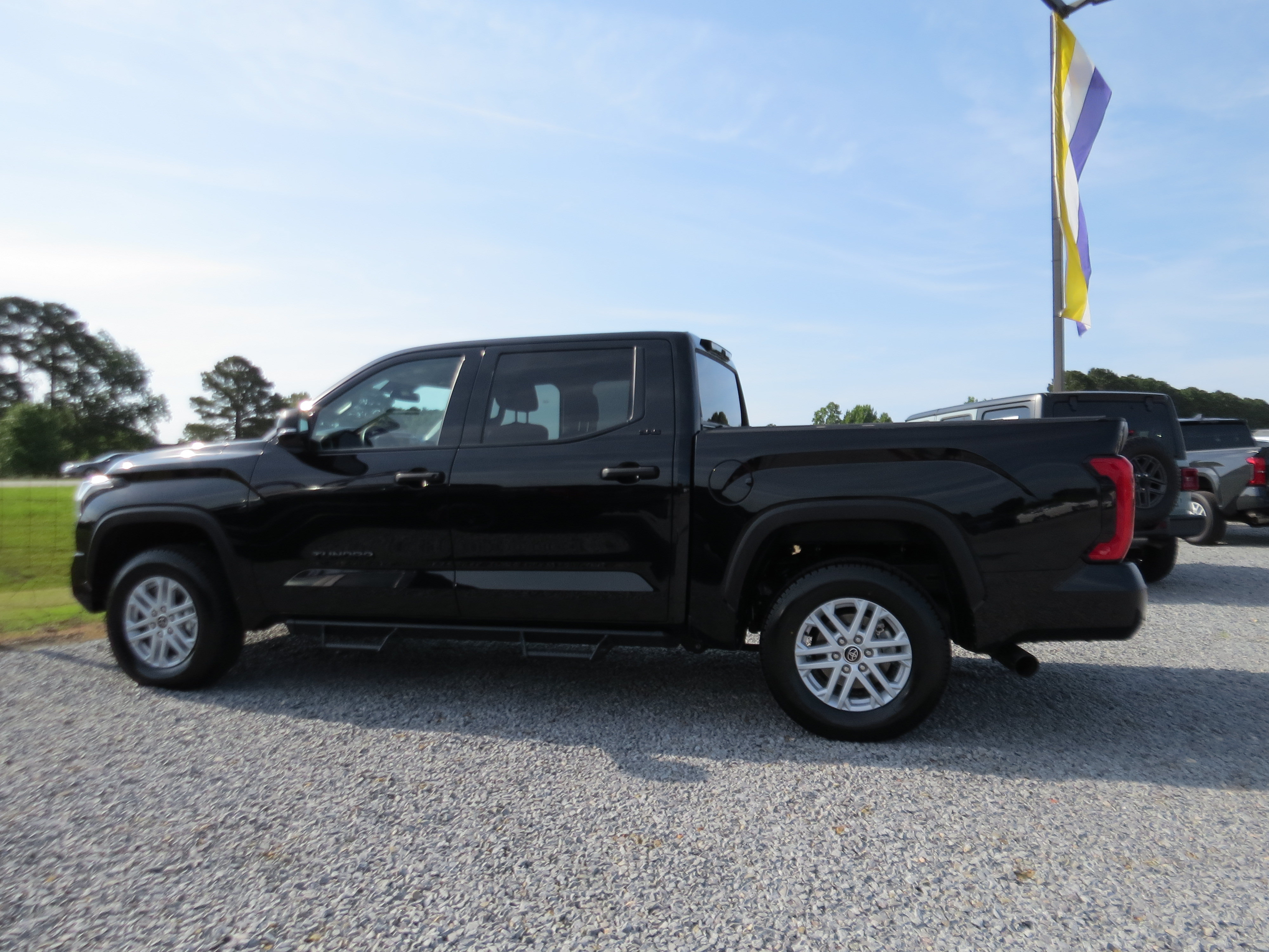 Used 2024 Toyota Tundra SR5 w/ SR5 Convenience Package AWD/4WD image 33