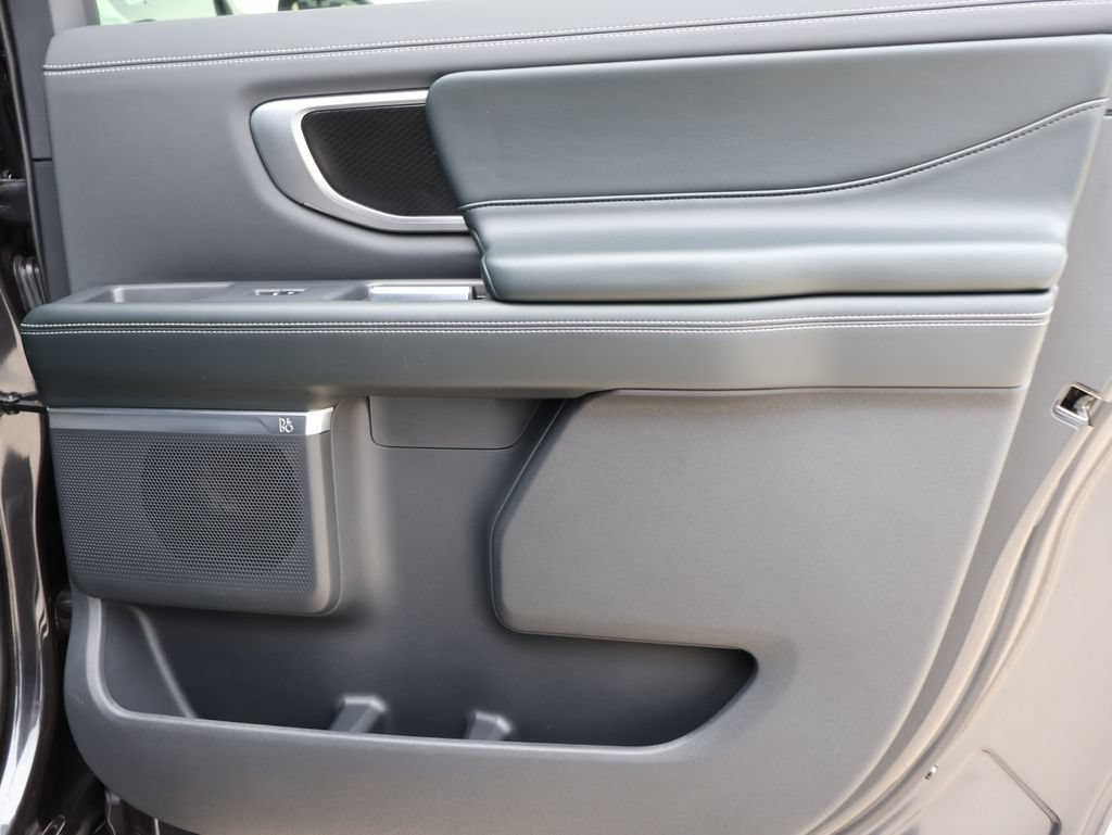 New 2026 Ford Expedition Max Platinum w/ Stealth Appearance Package AWD/4WD image 12
