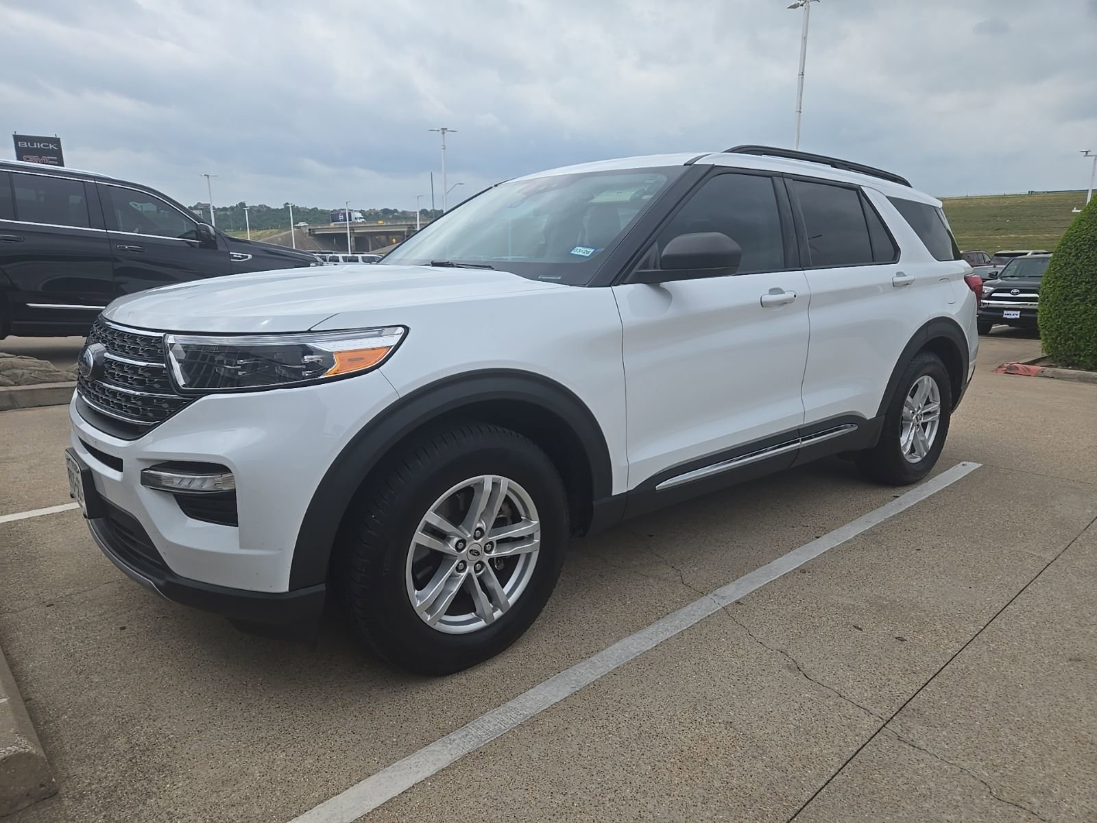 Used 2022 Ford Explorer XLT w/ Equipment Group 202A RWD image 1