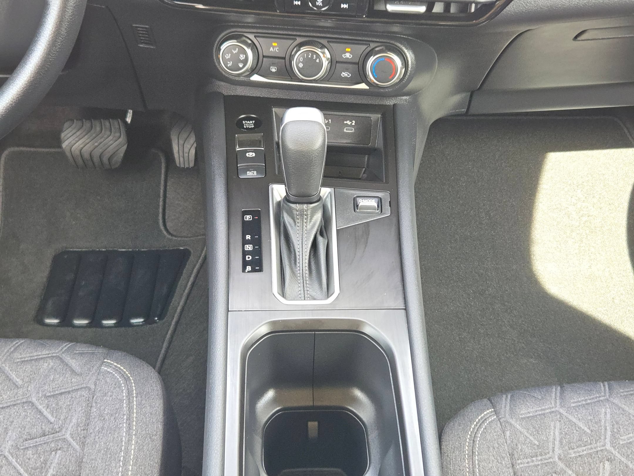 Certified 2025 Nissan Kicks SV FWD image 18