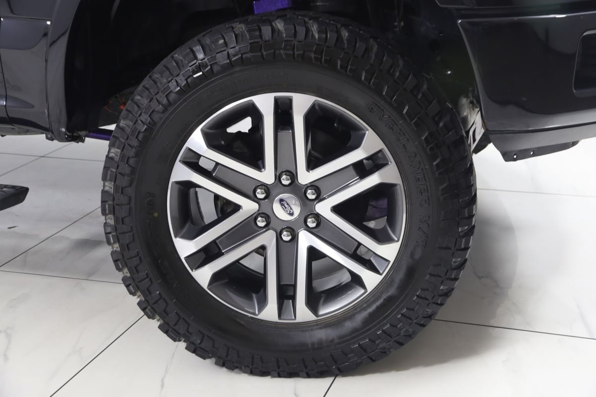 Used 2019 Ford F150 Platinum w/ FX4 Off-Road Package AWD/4WD image 17