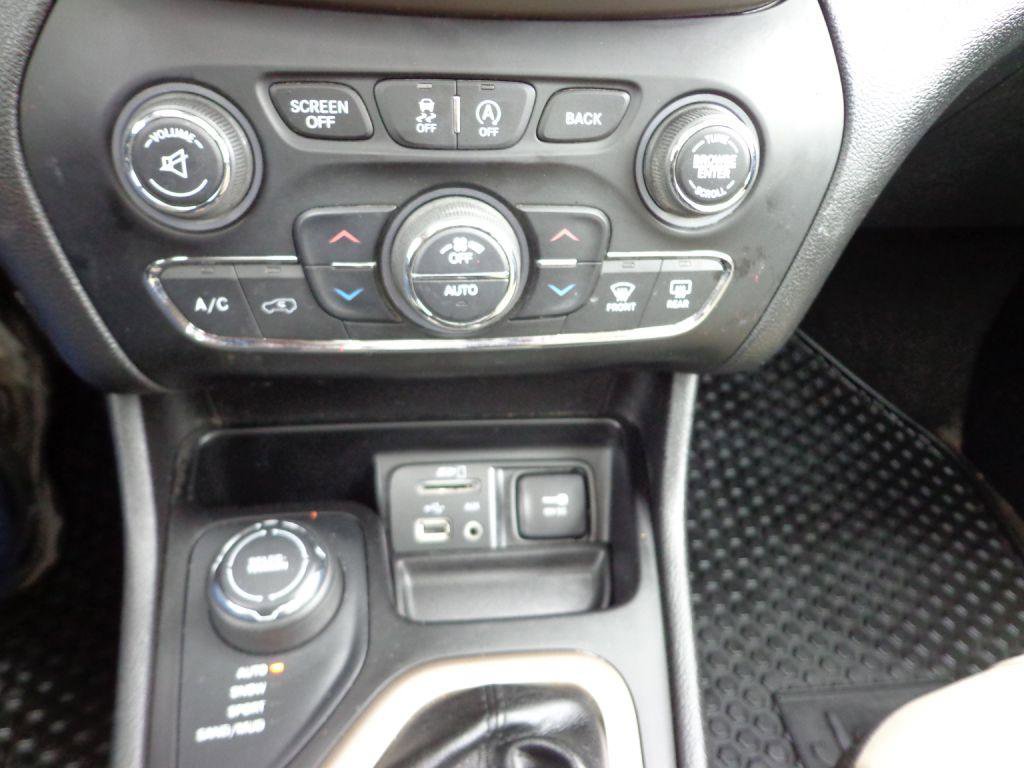 Used 2017 Jeep Cherokee 75th Anniversary AWD/4WD image 19